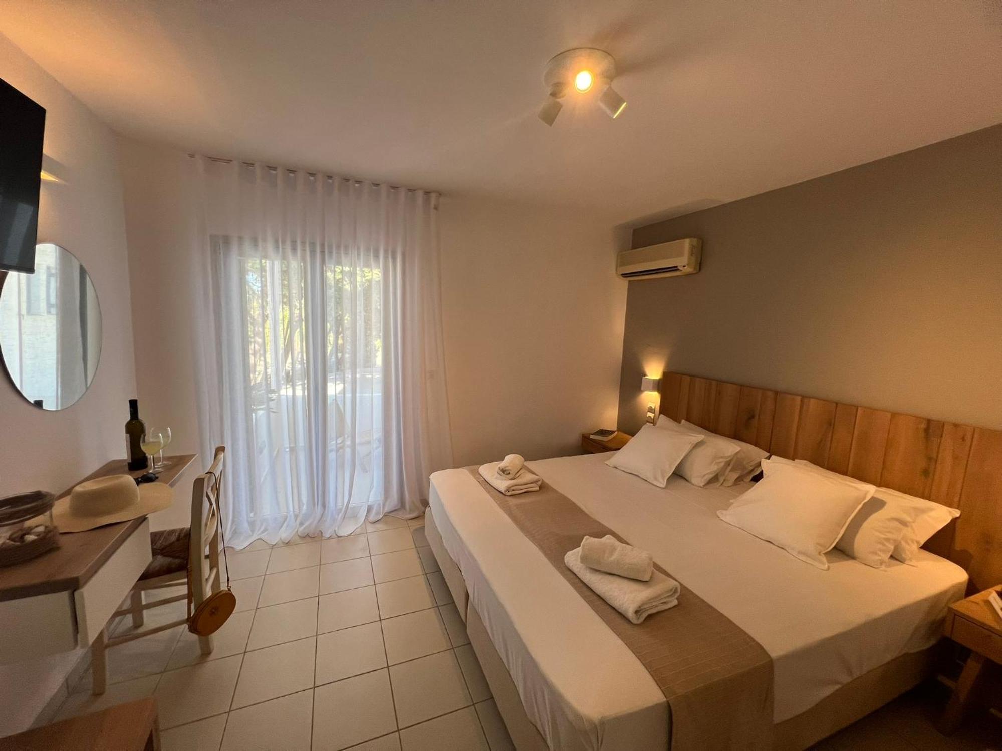 Caeli Paros By Kostas & Joanna Studios โลการาส ภายนอก รูปภาพ